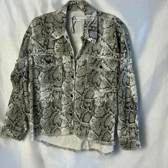 Animal print jacket,
Zara Jean jacket,snake print,raw hems, studded,rhin… - Picture 3 of 15